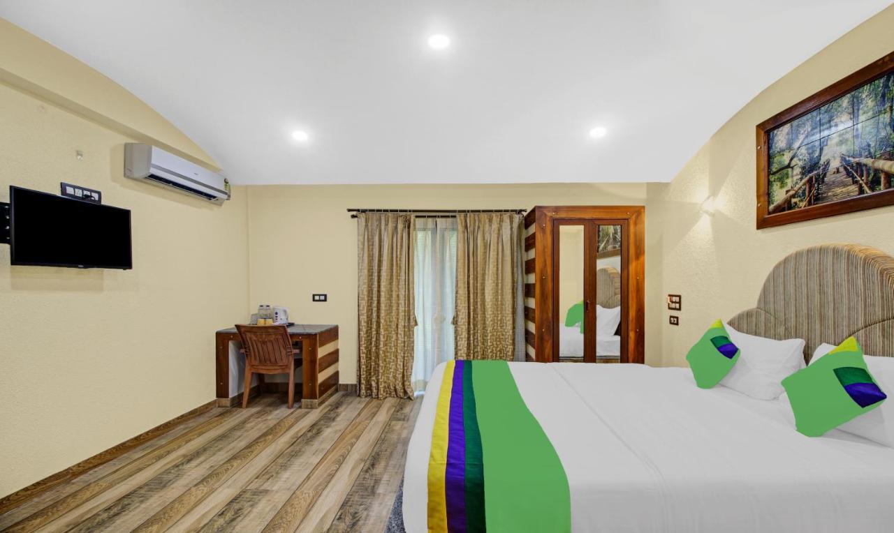 Treebo Majestic Palms, 2 Km From Colva Beach บีนอลิม ภายนอก รูปภาพ